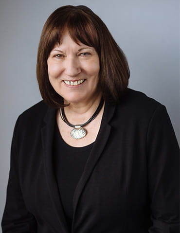 bio-headshot-lindyAmot